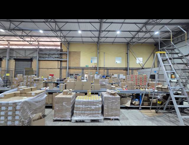 1,600M² WAREHOUSE TO LET IN SPARTAN